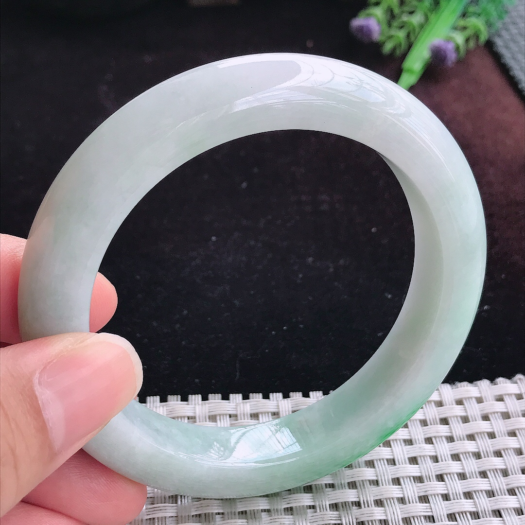实拍A货翡翠59/12.6/10.2老坑温润飘阳绿手镯宽边玉镯平安镯女款