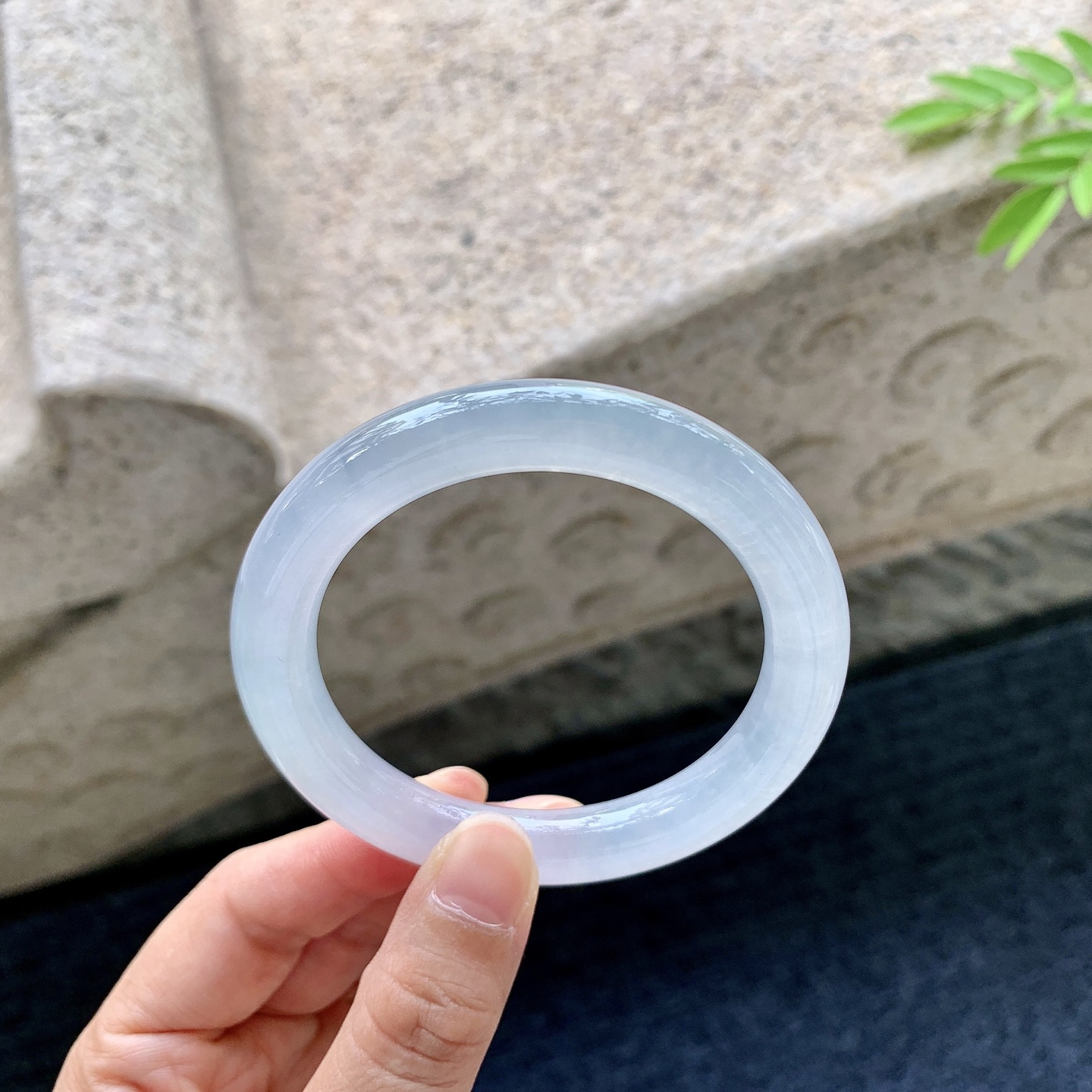 圆条53 54，圈口54.5/9.6/9.5，编码B2081206，描述冰粉紫，清透，水润，种老，细腻，无裂。