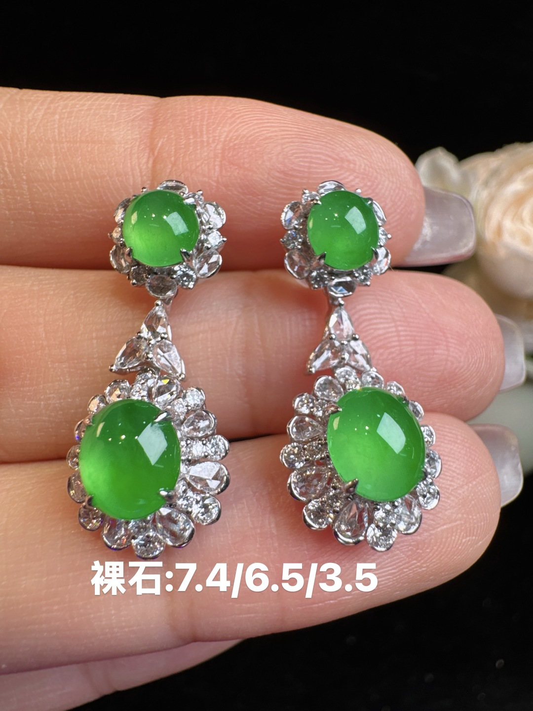 ️满钻阳绿缅甸翡翠耳钉 翠绿欲滴 饱满 无裂，7.4-6.5-3.5