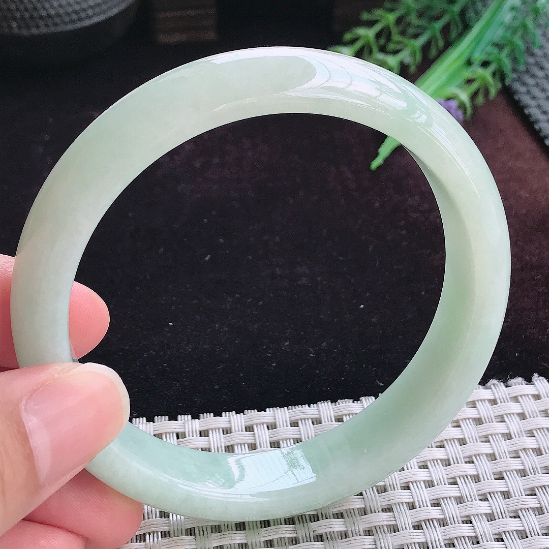 实拍A货翡翠62/13.8/5大圈口老坑秀气温润晴底手镯宽边玉镯平安镯女款