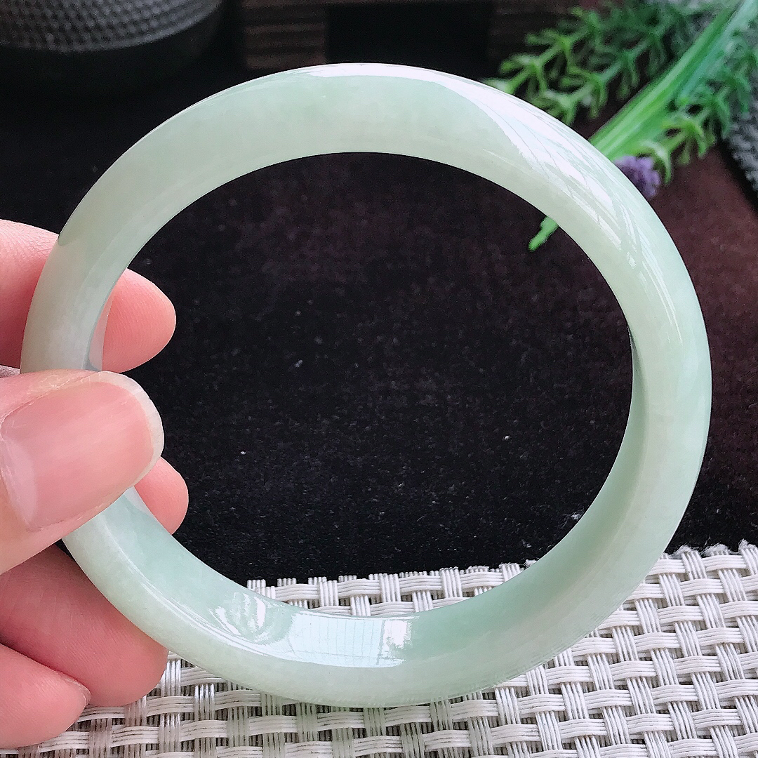 实拍A货翡翠62/13.8/5大圈口老坑秀气温润晴底手镯宽边玉镯平安镯女款
