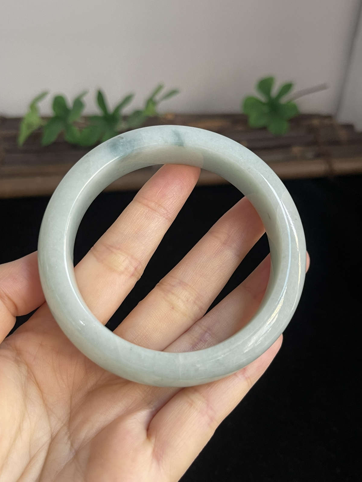 正圈58圈口，翡翠糯化种飘绿手镯
