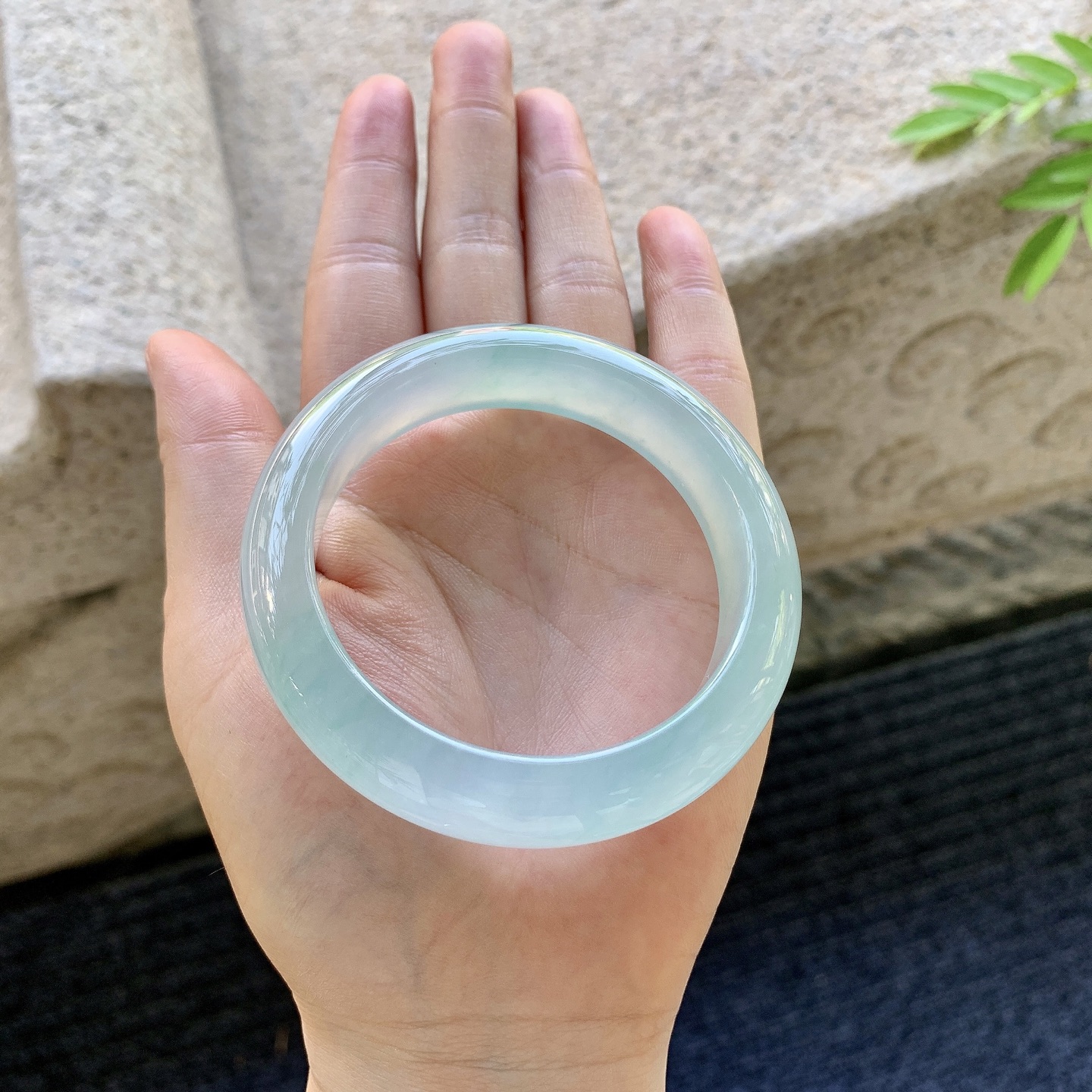 正圈54 55，圈口54.5/13.8/8.8，编码LH081234，冰晴绿，水润，种老，细腻，打灯有絮线