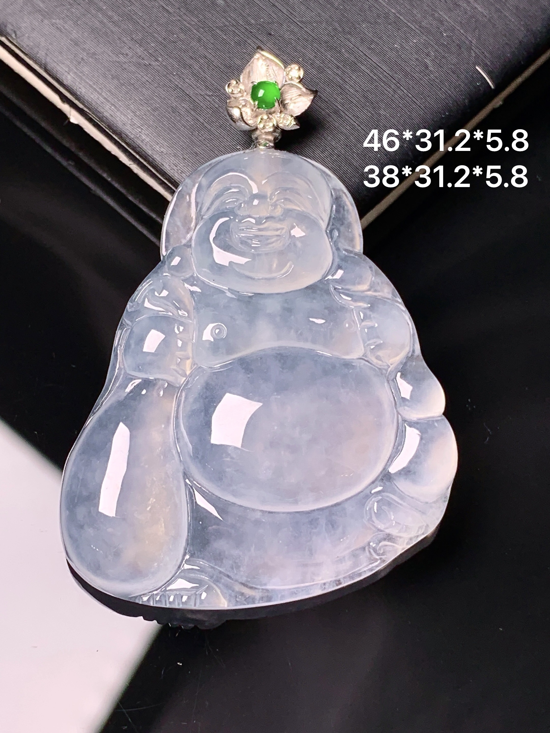 18k金镶嵌冰种佛公吊坠 玉质细腻 色泽艳丽清新 水润亮眼 整体尺寸46*31.2*5.8 2x