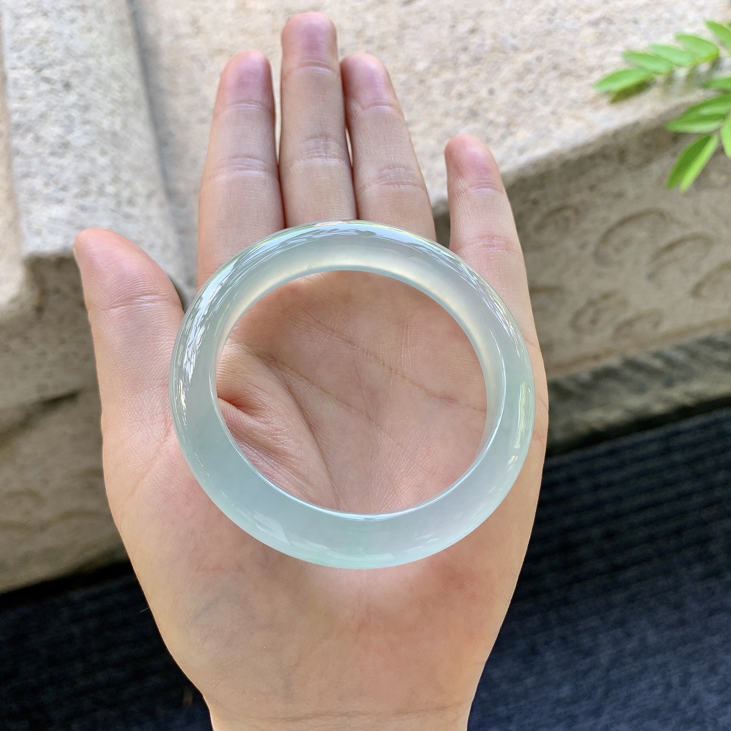 正圈50 51，圈口51/10.5/8，编码B2081208，冰晴绿，清透，水润，种老，细腻，有棉絮