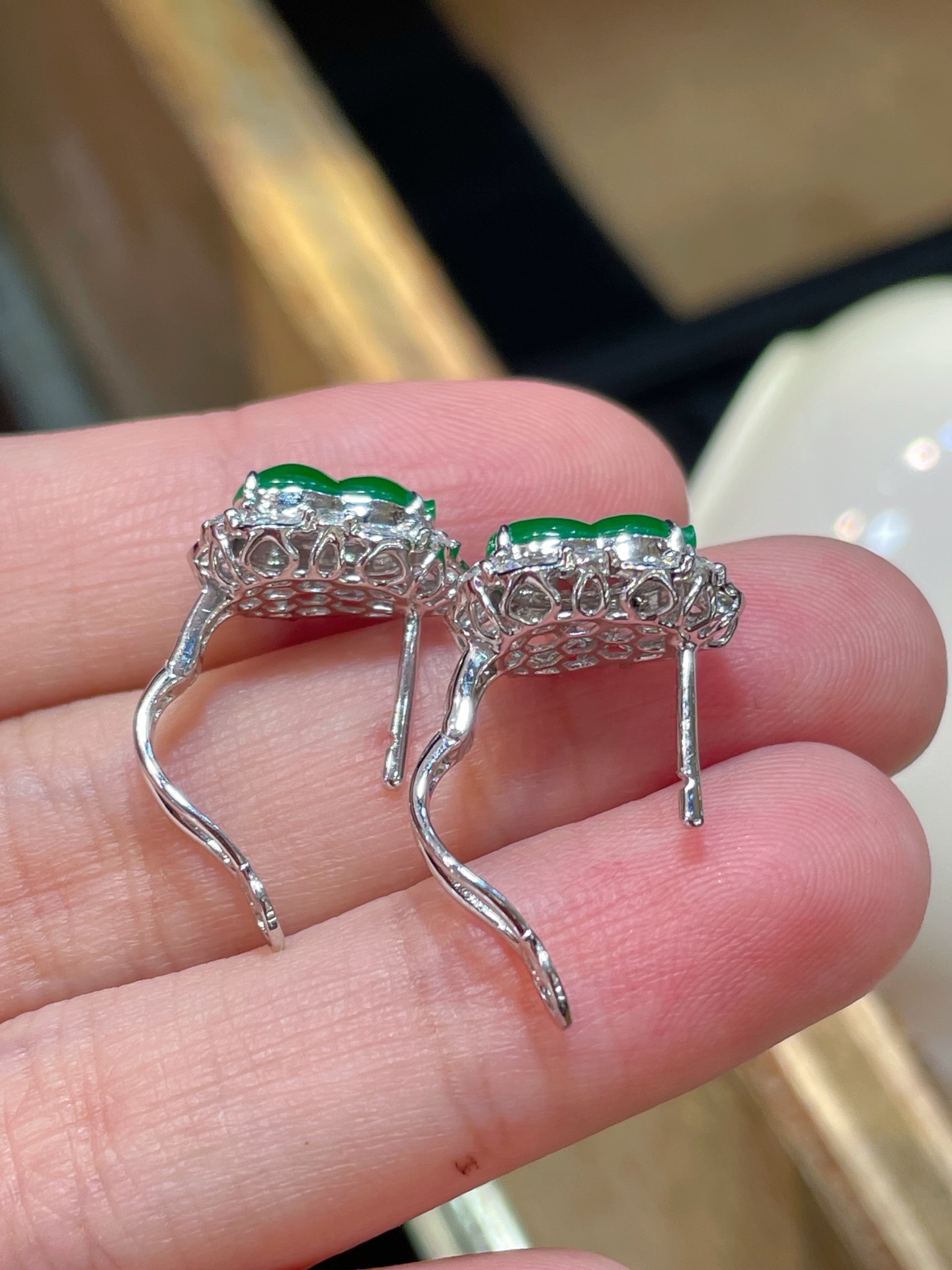 精品翡翠葫芦耳钉，满色水头足，这款很精致，18k真金真钻镶嵌，料子饱满细腻，种水，14-10.1-6.8
