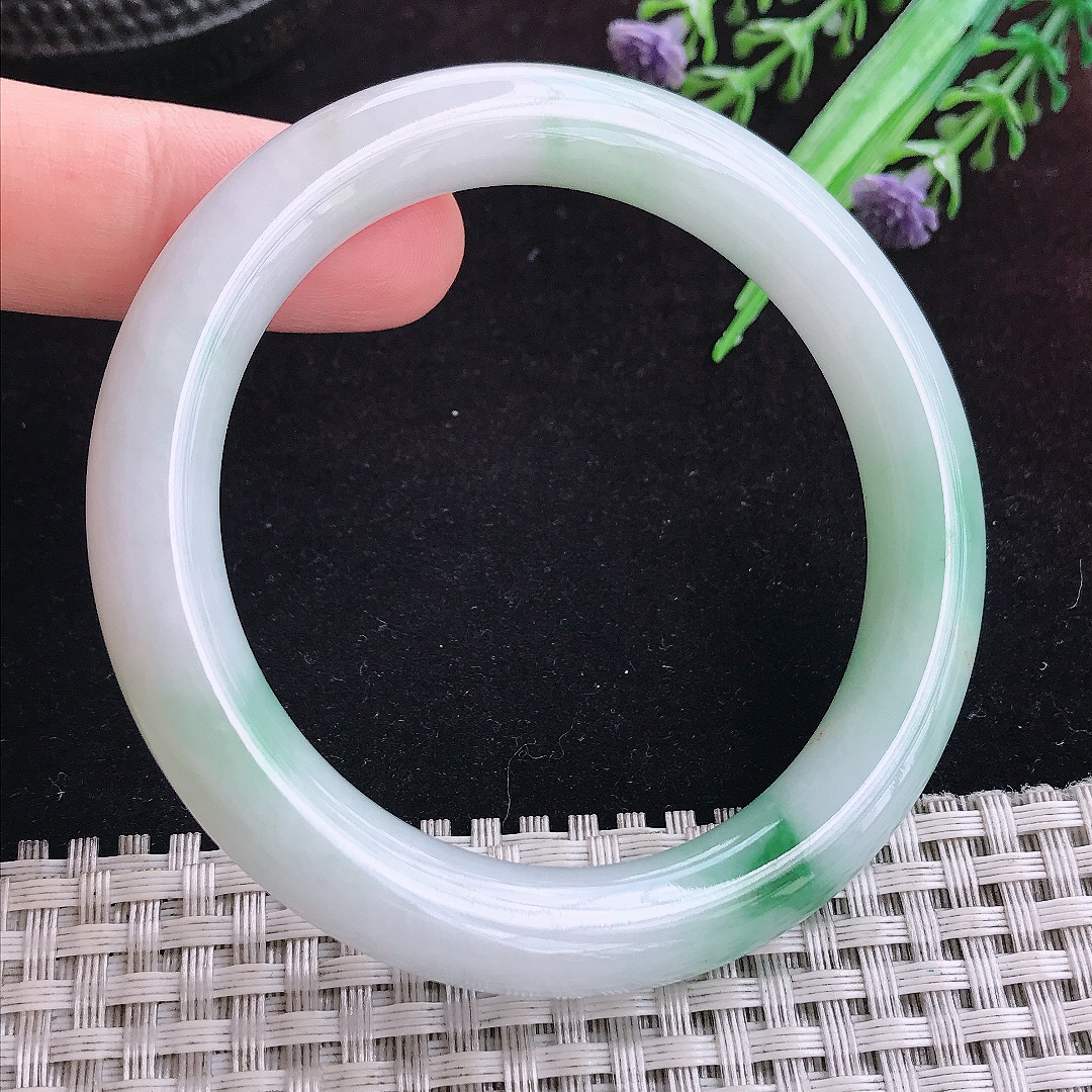 实拍A货翡翠54.5/9.9/9.5老坑冰润起胶飘花圆条手镯玉镯平安镯女款