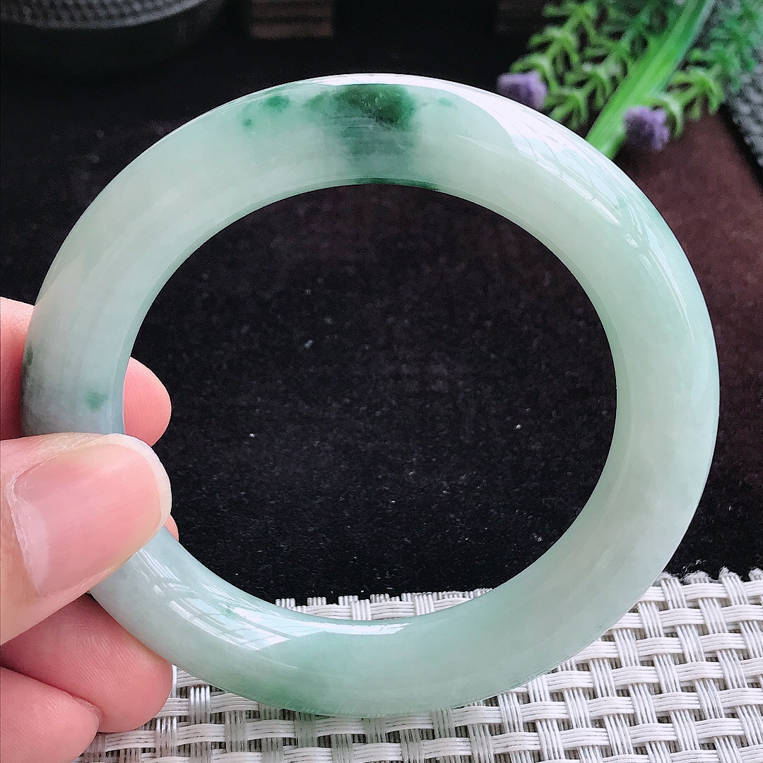 实拍A货翡翠54.5/11.1老坑精美冰润飘花胖圆条手镯玉镯平安镯女款
