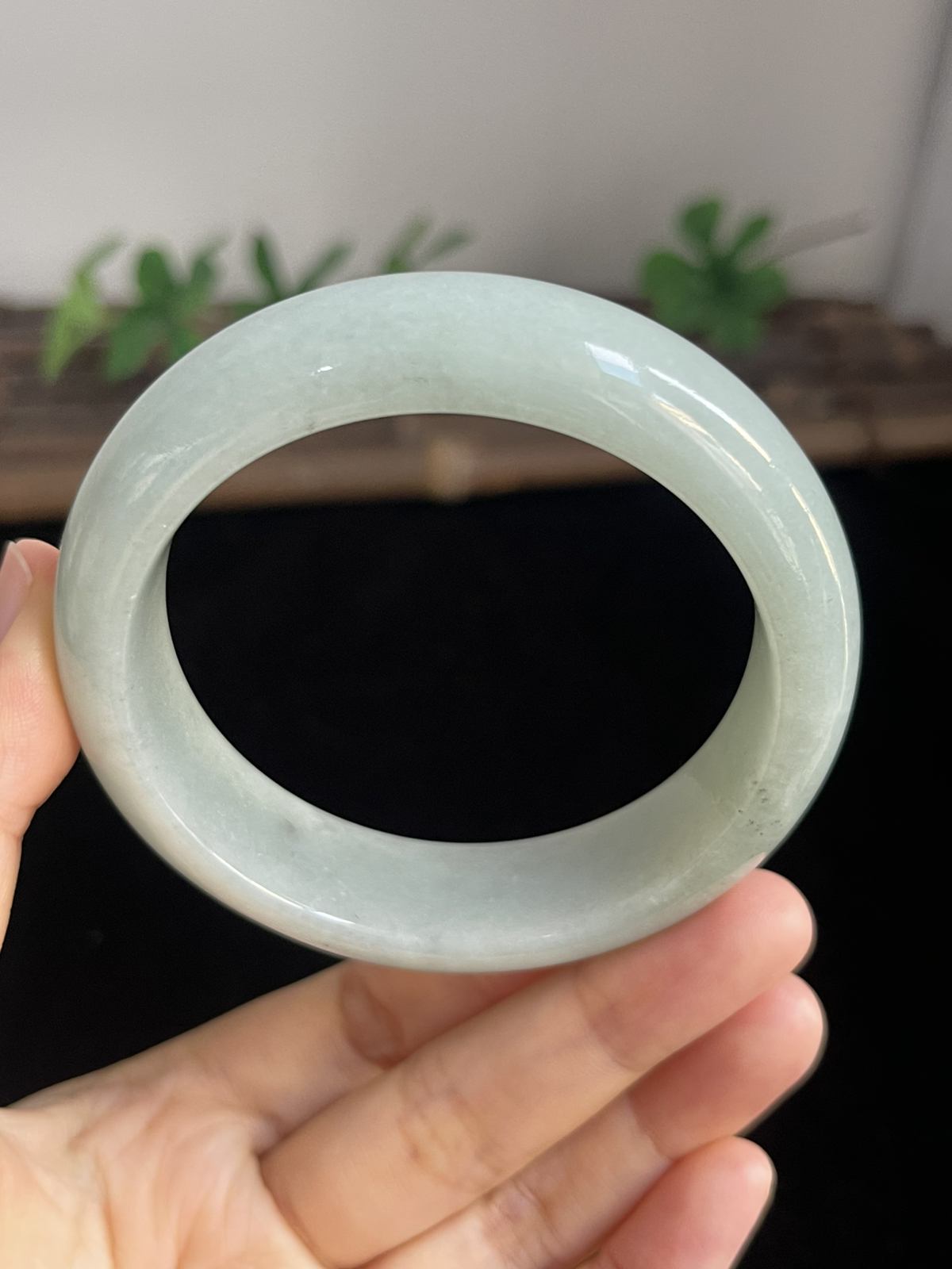 正圈58圈口，翡翠糯化种飘绿手镯