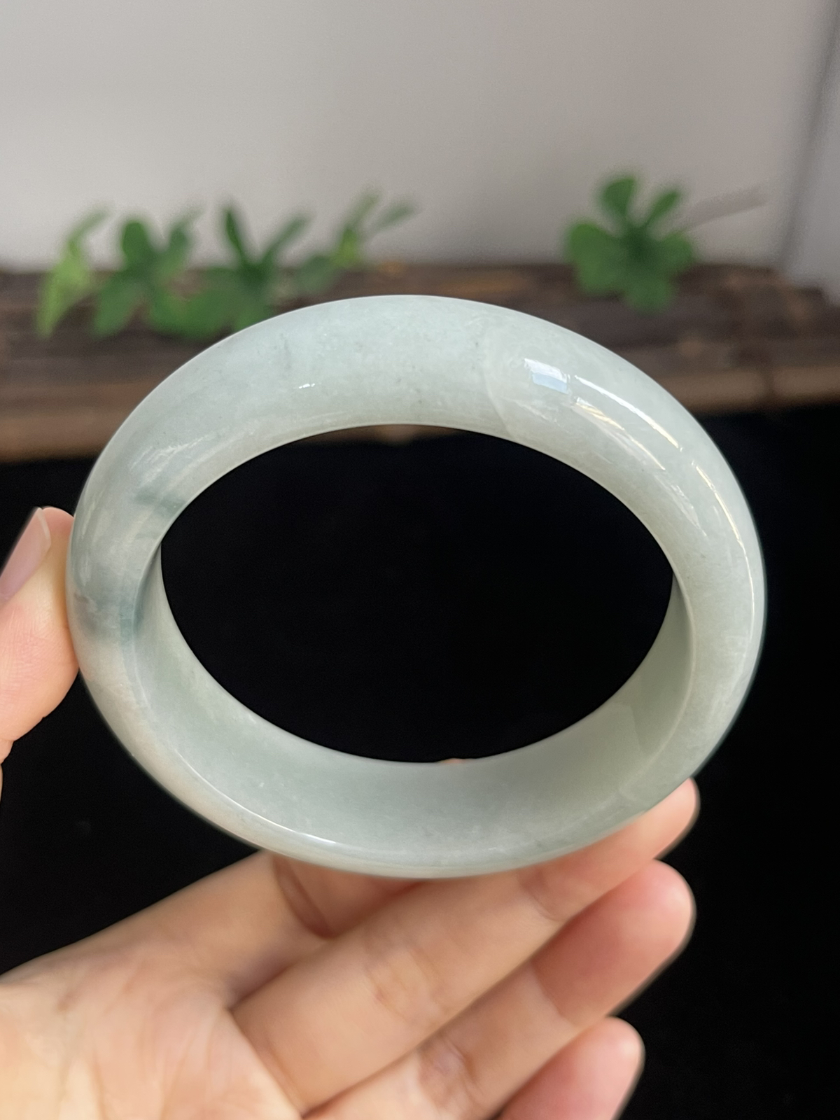 正圈58圈口，翡翠糯化种飘绿手镯