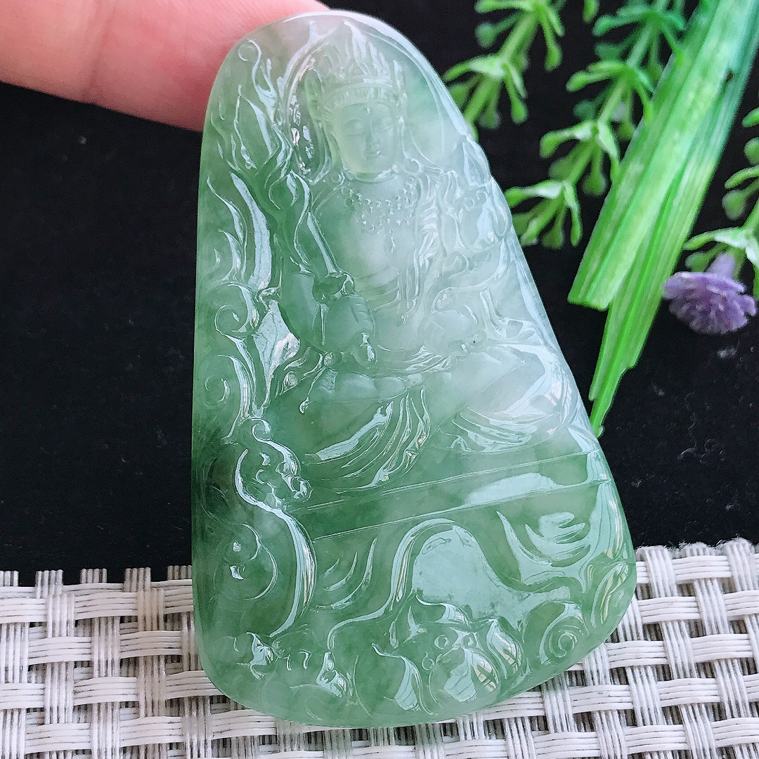 实拍A货翡翠66.5/41.5/4.6老坑冰润飘绿虚空藏菩萨吊坠翡翠玉挂件