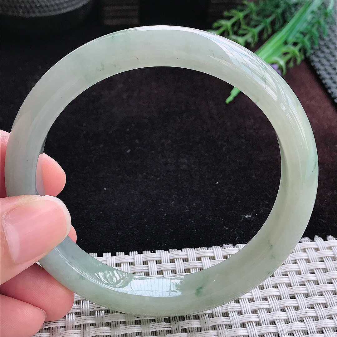 实拍A货翡翠63/11.4/8.7大圈口老坑温润飘花手镯宽边玉镯平安镯女款