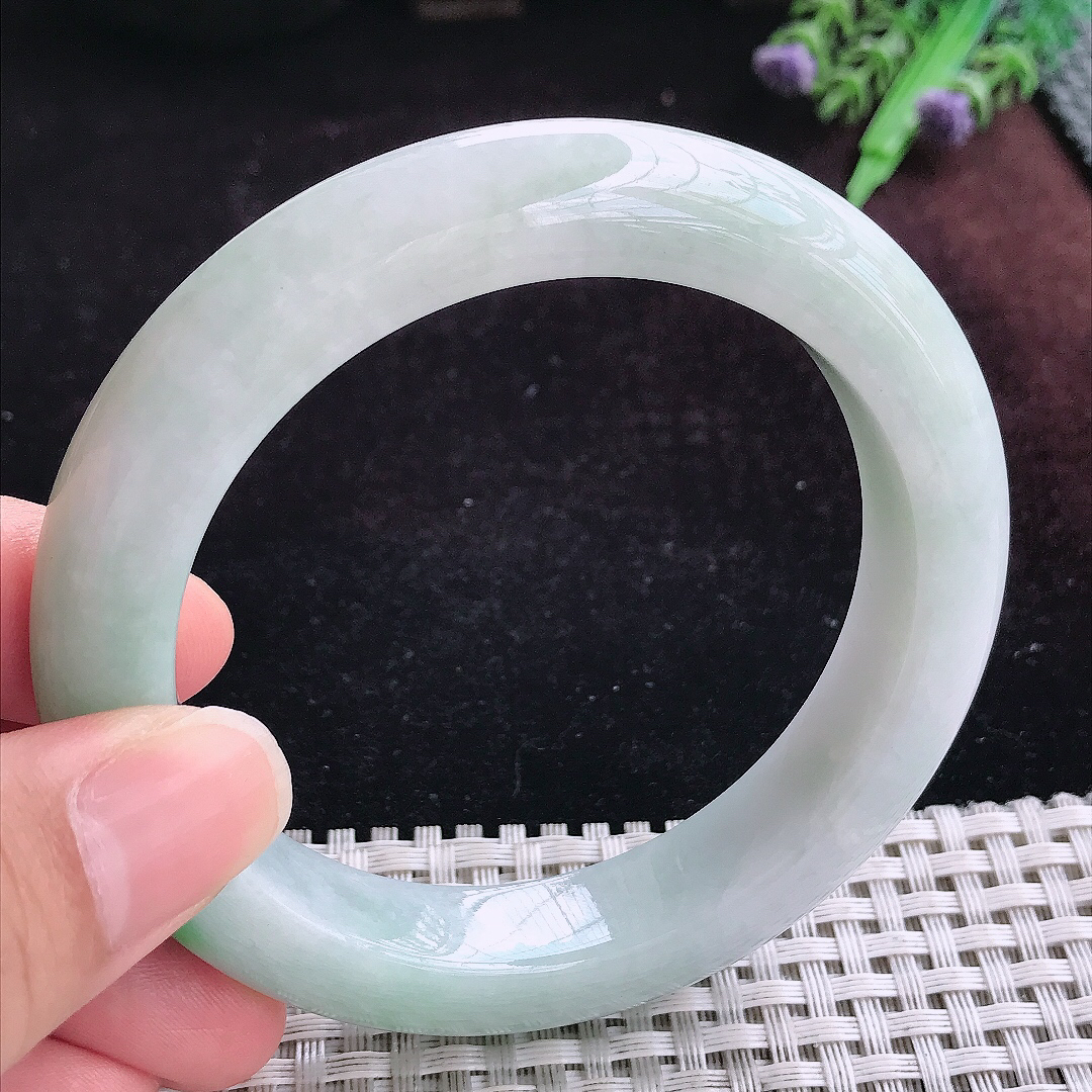 实拍A货翡翠59/12.6/10.2老坑温润飘阳绿手镯宽边玉镯平安镯女款