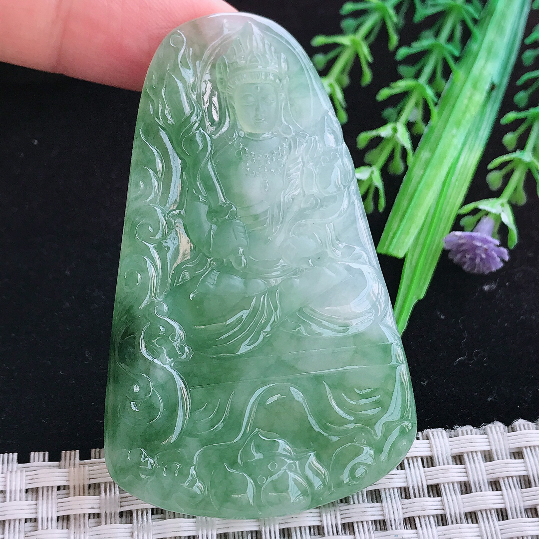 实拍A货翡翠66.5/41.5/4.6老坑冰润飘绿虚空藏菩萨吊坠翡翠玉挂件