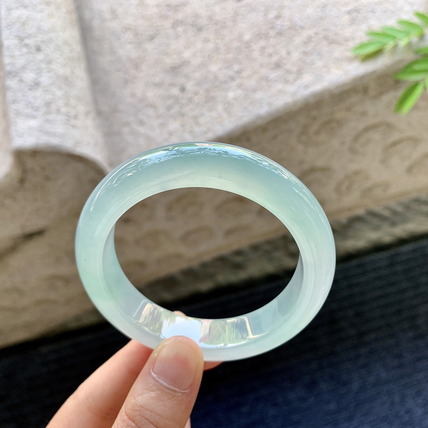 正圈54 55，圈口54.5/13.8/8.8，编码LH081234，冰晴绿，水润，种老，细腻，打灯有絮线