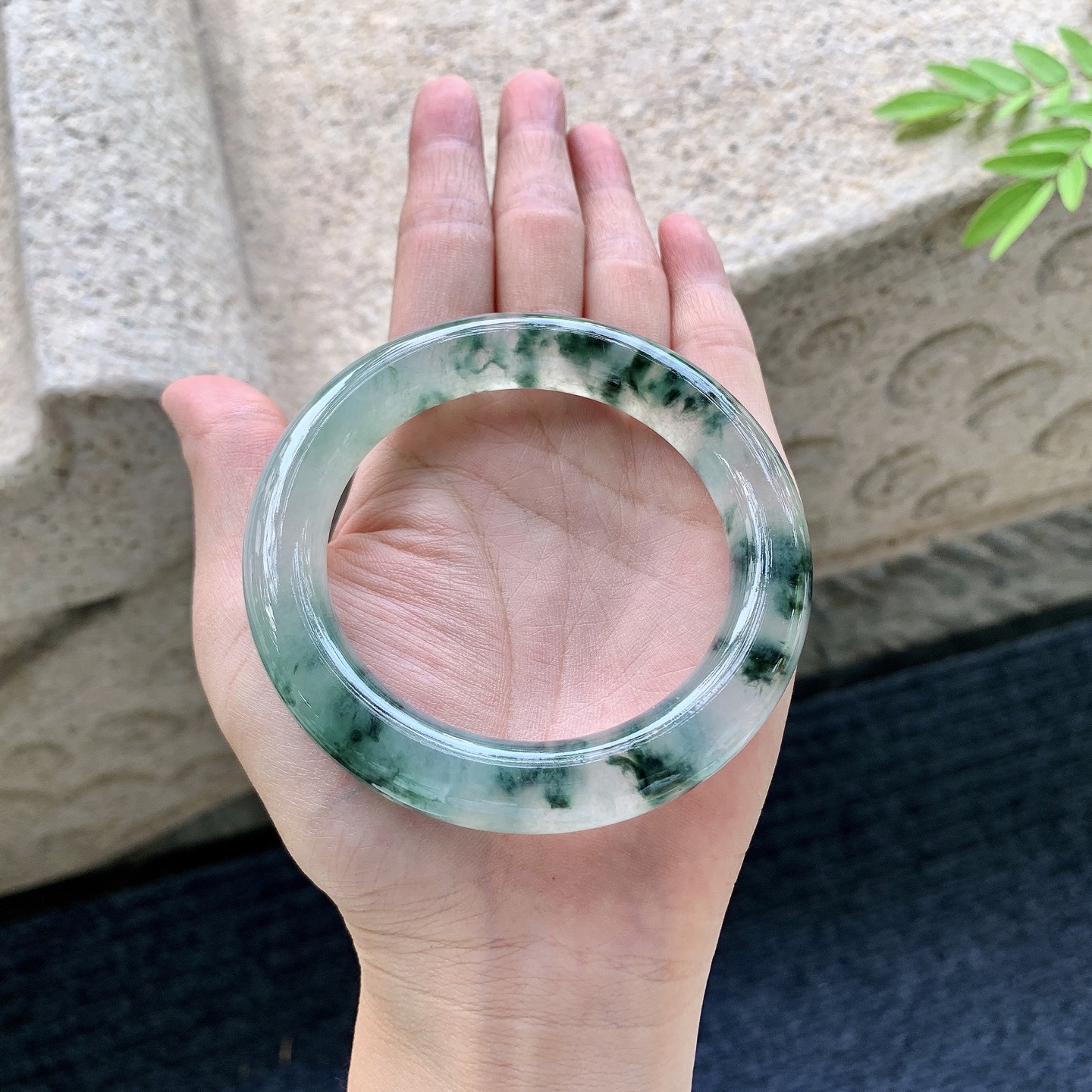 圆条56 57，圈口57/11.5/11.2，编码BA081244，冰种飘花，清透，水润，种老，细腻，有棉线