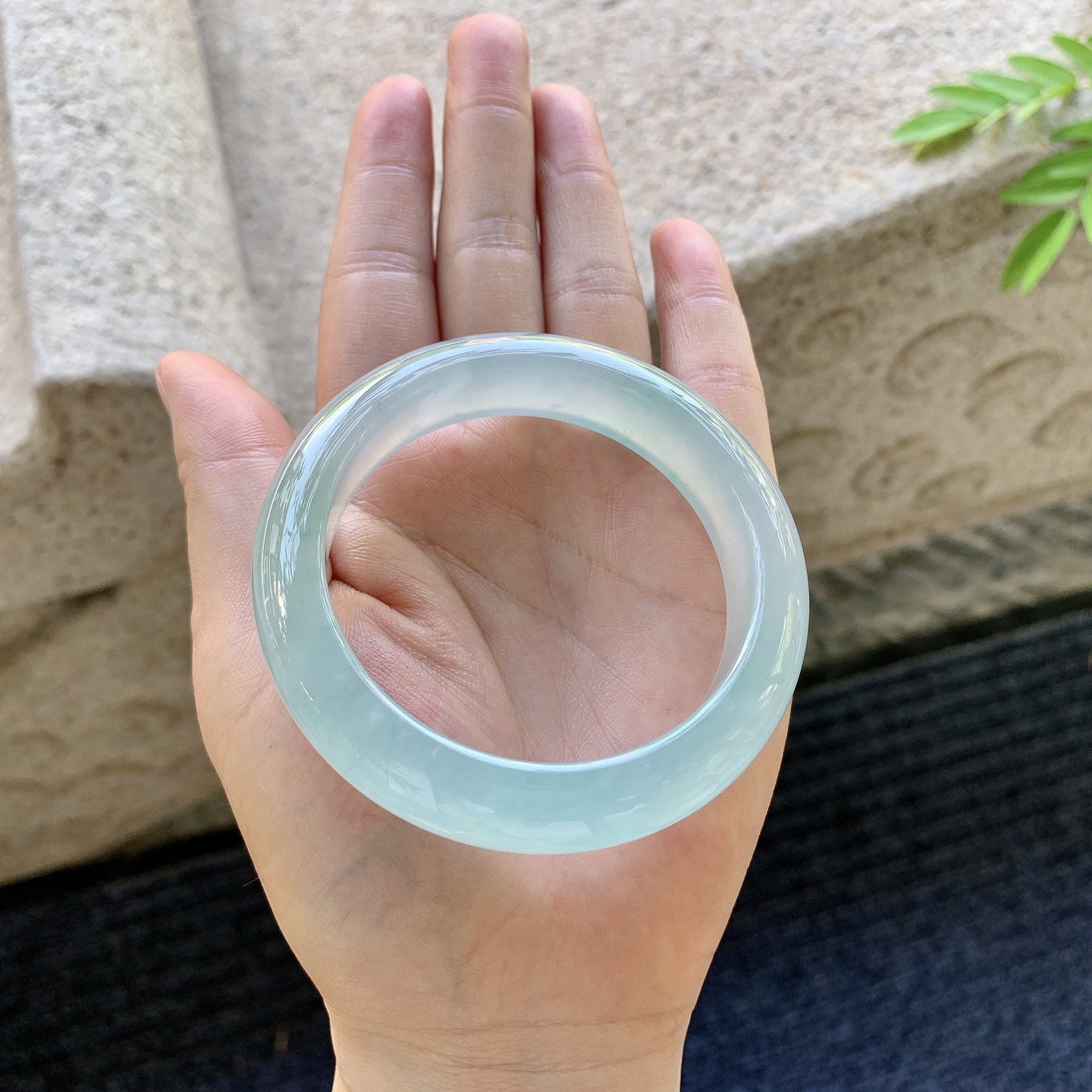 正圈54 55，圈口54.5/13.8/8.8，编码LH081234，冰晴绿，水润，种老，细腻，打灯有絮线