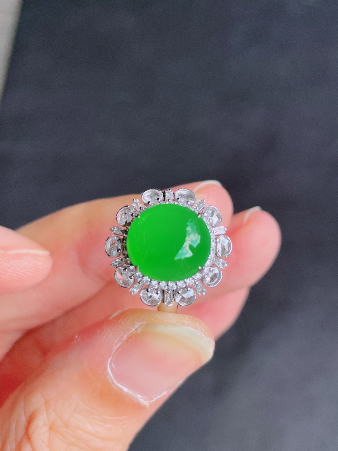 ️高冰绿蛋面戒指 晶莹剔透，新颖时尚，品相，10.5-10