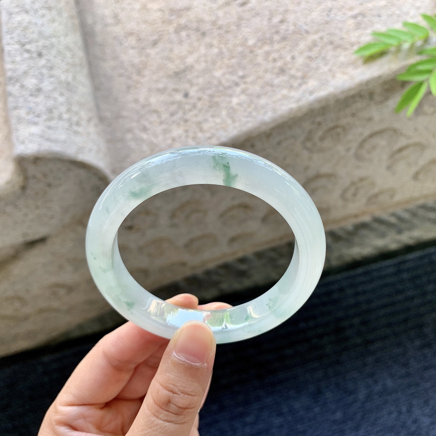 正圈56 57，圈口56.2/11.6/8.6，编码C5081250，描述飘花，清透，水润，种老，细腻，有棉线