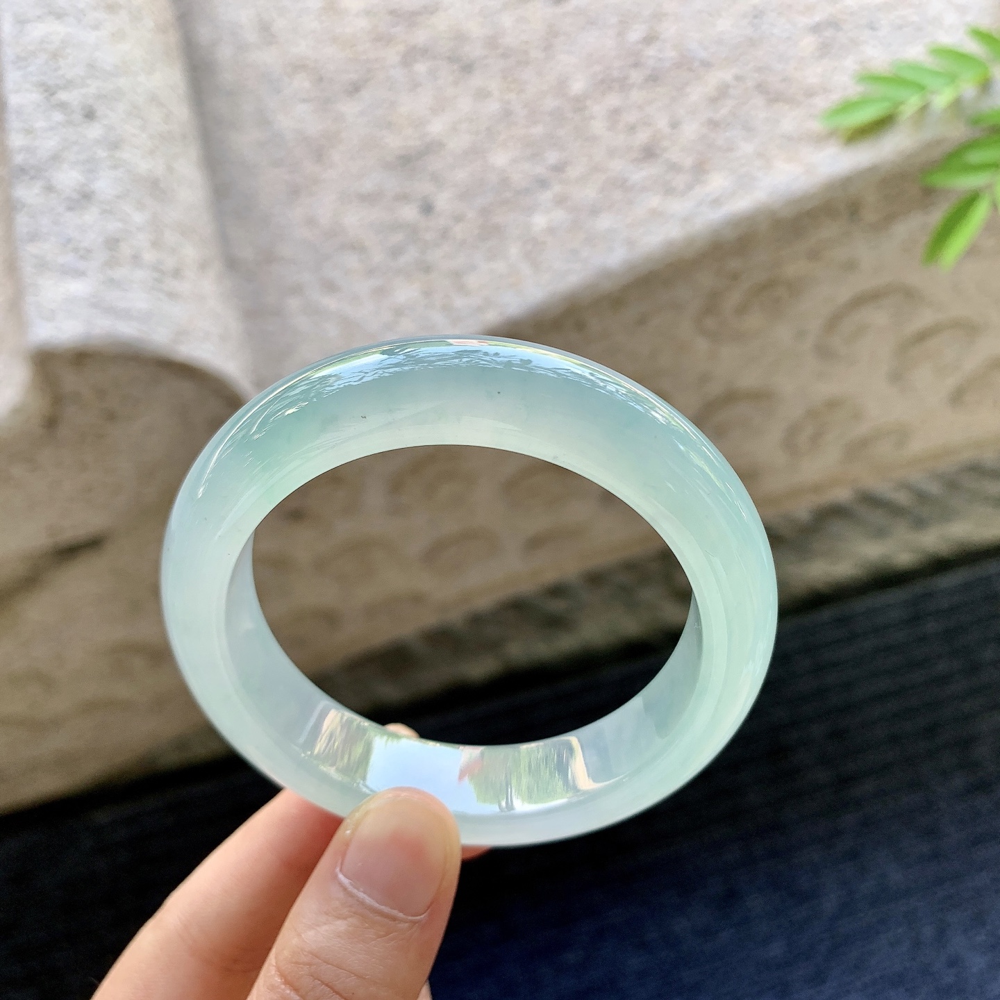 正圈54 55，圈口54.5/13.8/8.8，编码LH081234，冰晴绿，水润，种老，细腻，打灯有絮线