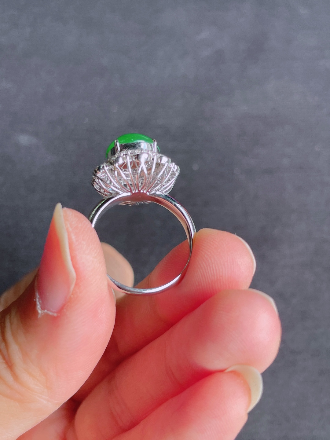 ️高冰绿蛋面戒指 晶莹剔透，新颖时尚，品相，10.5-10