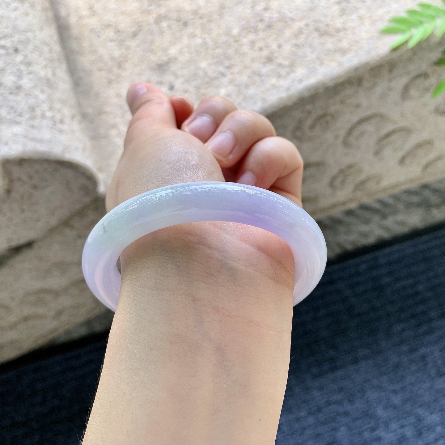 圆条54 55，【圈口】55/10.5/10.2，【编码】BA060412，【描述】春彩，水润，种老，细腻，无裂。