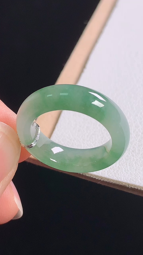 ️冰飘花指环，无裂，尺寸:圈口9/15.4-5.3-3.4mm 8