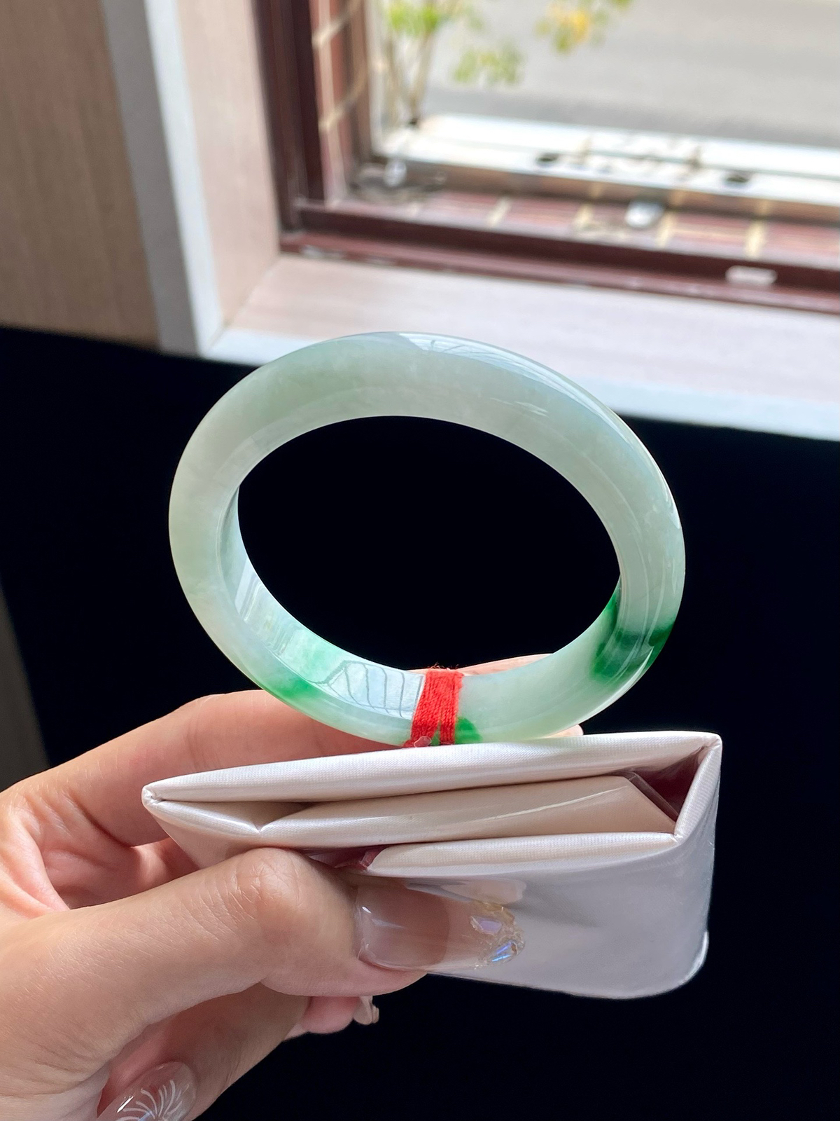 阳绿白底青正圈成品手镯
⭕️55.3-11.8-8.5
