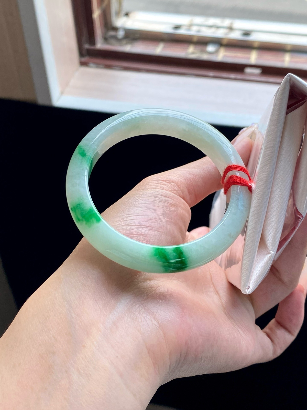 阳绿白底青正圈成品手镯
⭕️55.3-11.8-8.5