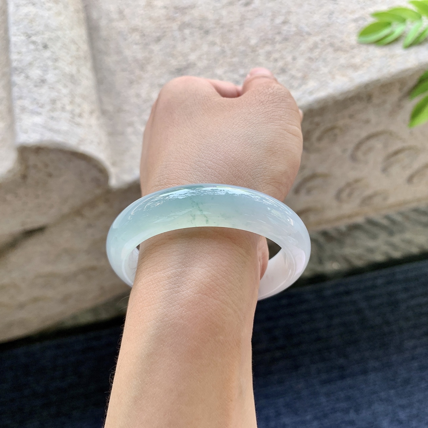 糯冰晴蓝，水润，种老，细腻，有棉纹
