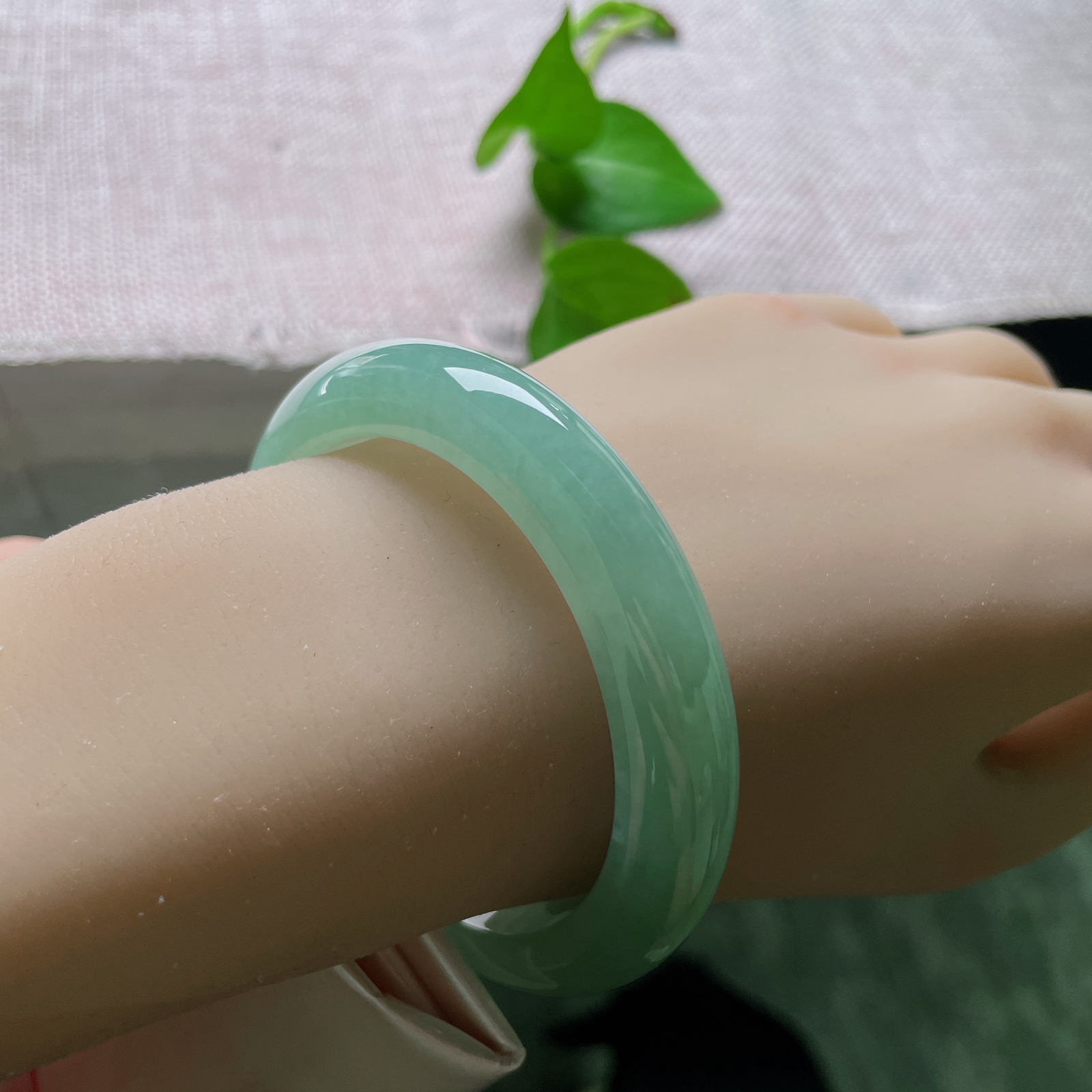 53.6/11/9绿底正圈，水润细腻，清馨怡人，秀丽清新，婉间风华，贵气，ss57392a