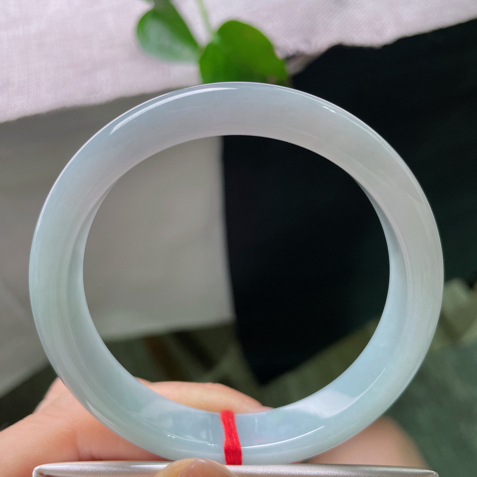 特惠活动#57.9/11.8/7.5，蓝底正圈，清爽自然，落落大方，百搭款，时尚不挑肤色，57341a