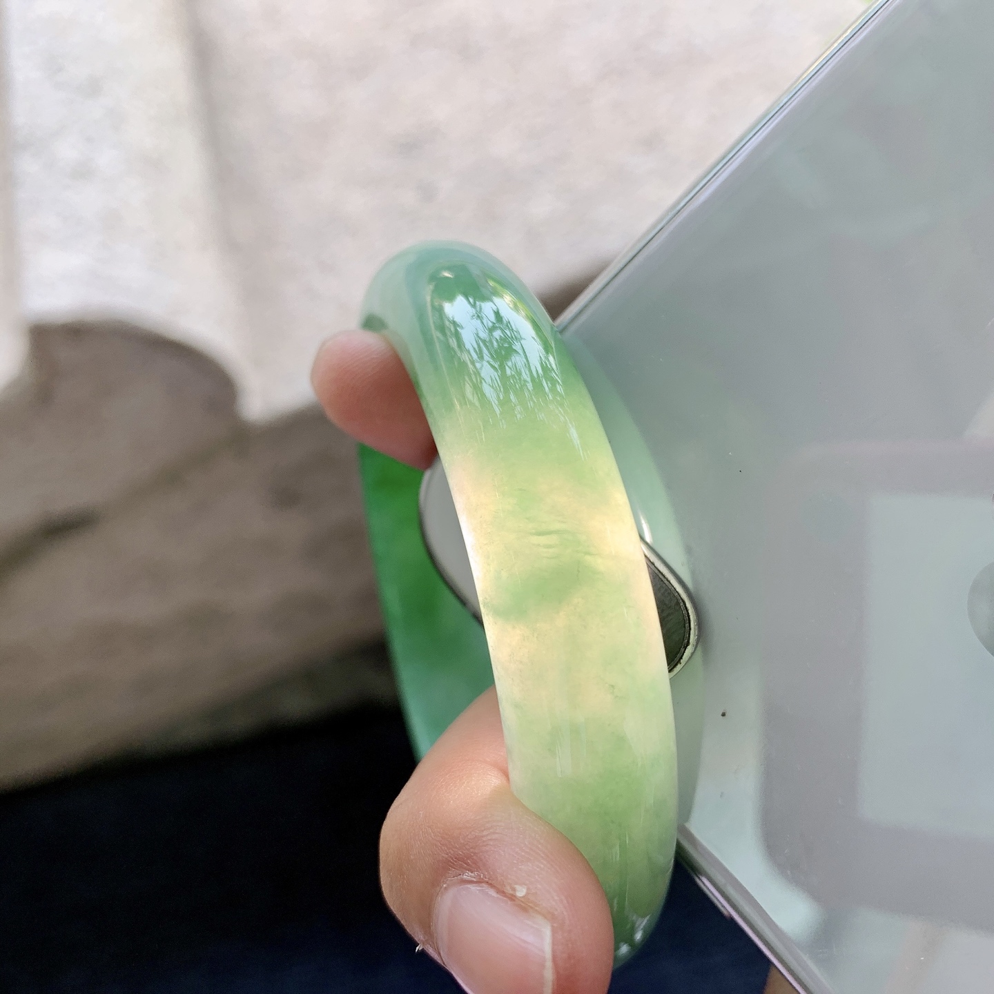 正圈57 58，圈口58.7/13.3/8.3，编码WW081357，冰糯辣绿，水润，种老，细腻，打灯有棉线