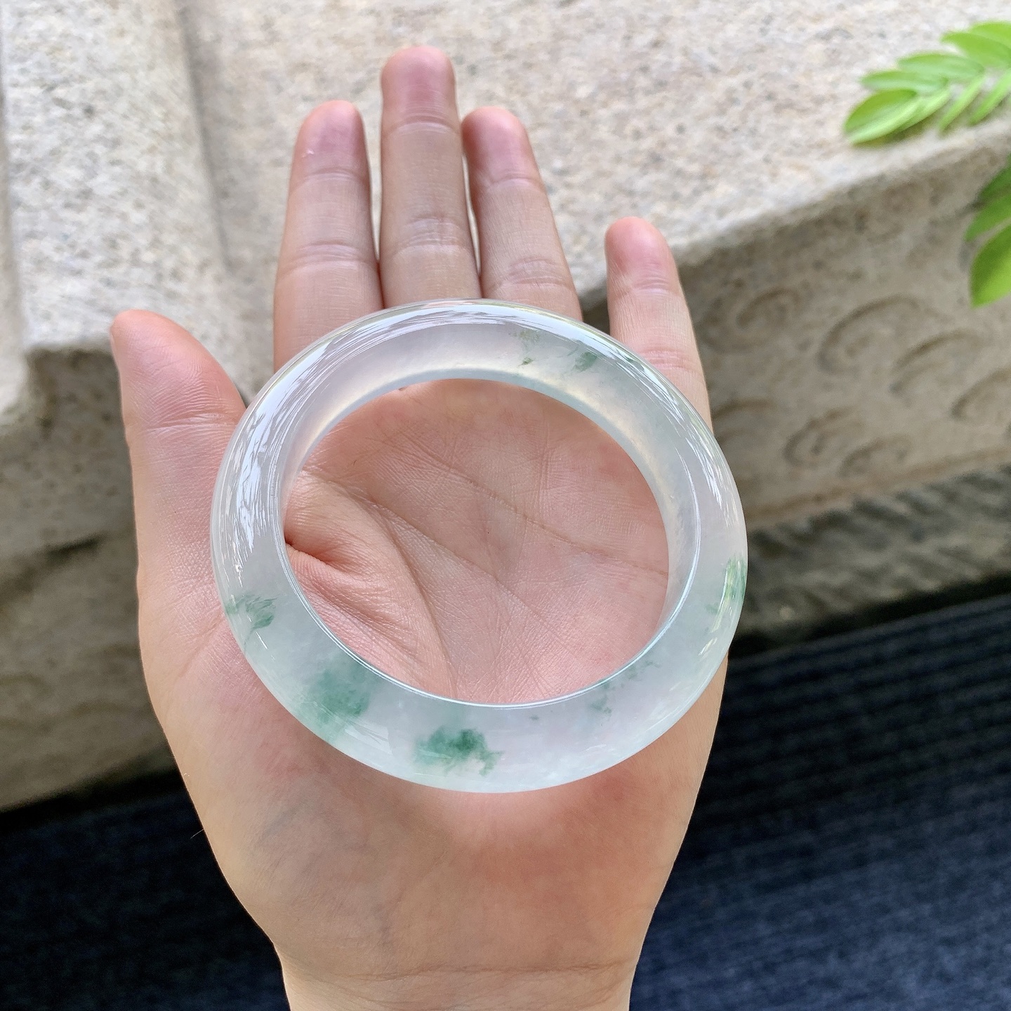 正圈54 55，圈口55.5/13.3/9.5，编码G6081341，描述高冰飘花，起光，清透，水润