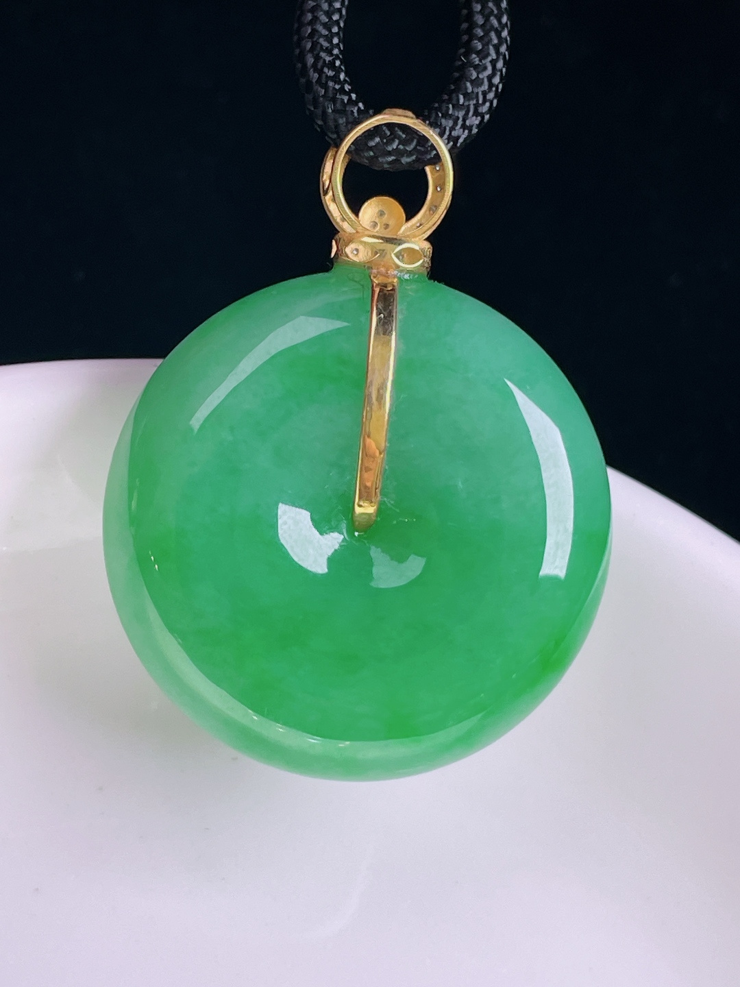 ️阳绿平安扣，老种起光，细底通透，尺寸：36.5裸石28/9mm0812