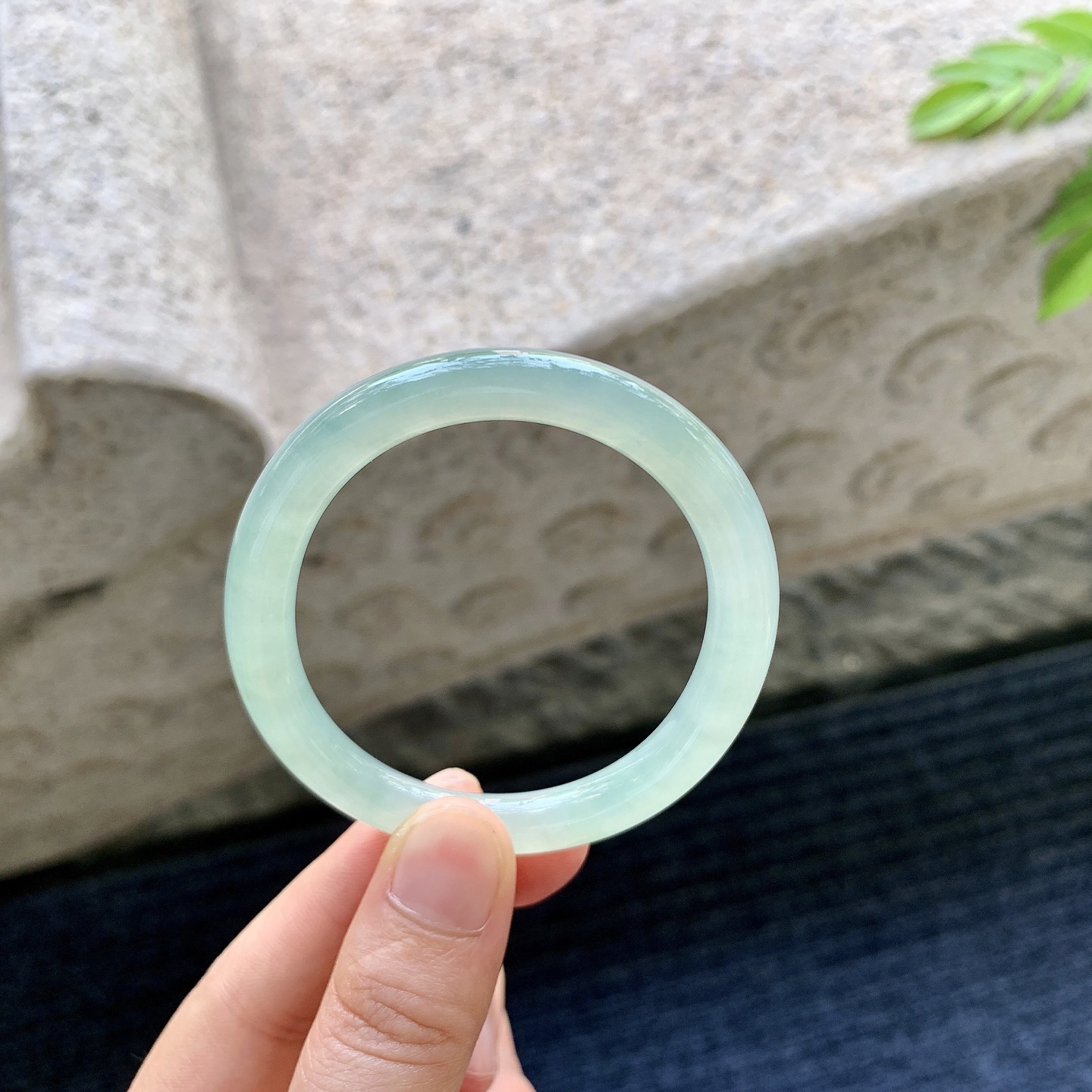 贵妃53 54，圈口54/45.8/7/7.5，编码AD081308，描述：冰糯果绿，水润，种老，细腻，无裂。