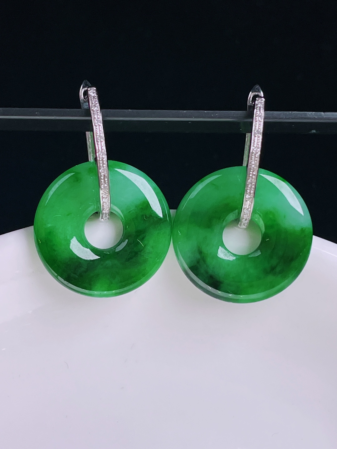 ️辣绿耳坠，老种起光，细底通透，尺寸：裸石17.4/3mm0812