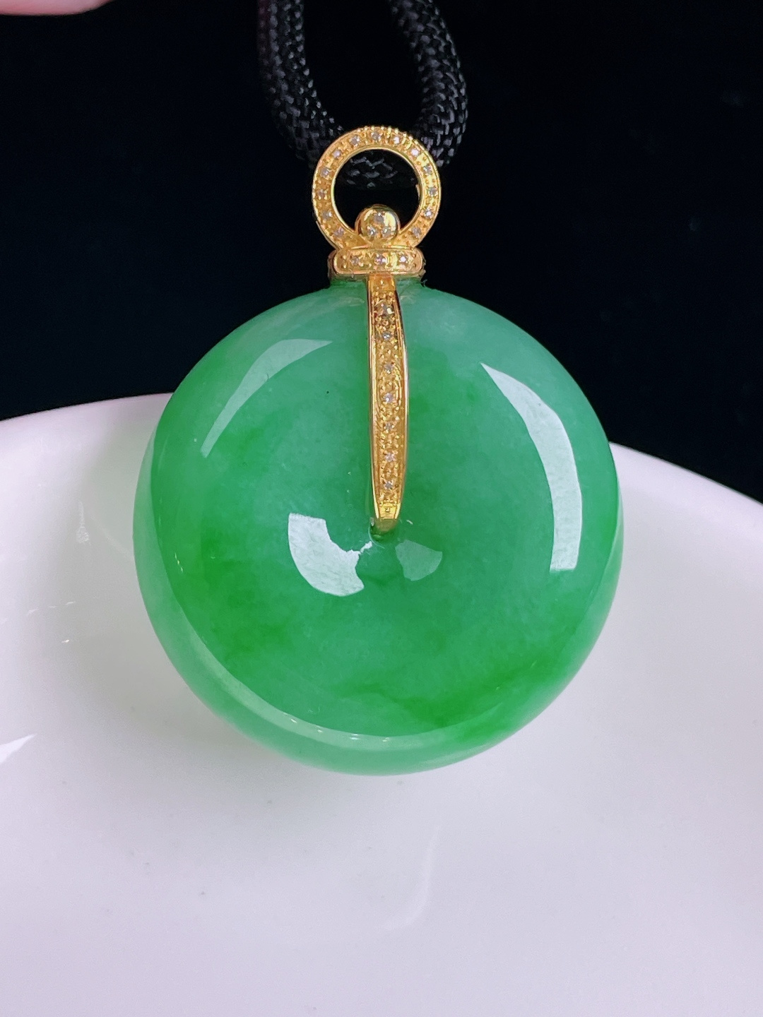️阳绿平安扣，老种起光，细底通透，尺寸：36.5裸石28/9mm0812