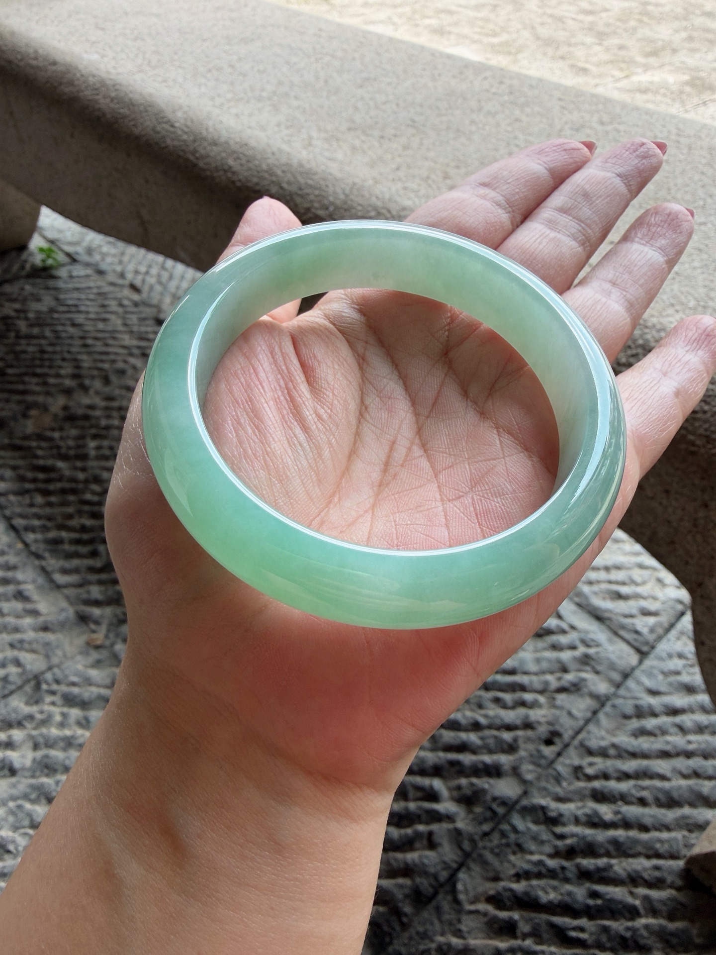 正圈60 61，圈口60.5-13.1-8.6，编码0811i30，细糯淡绿，大圈口，玉质细腻，水润，种老，无裂