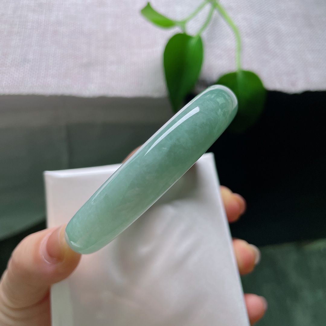 56/12.7/8.3绿底正圈，水润，青春年华，婉间的温柔，无裂，57522a