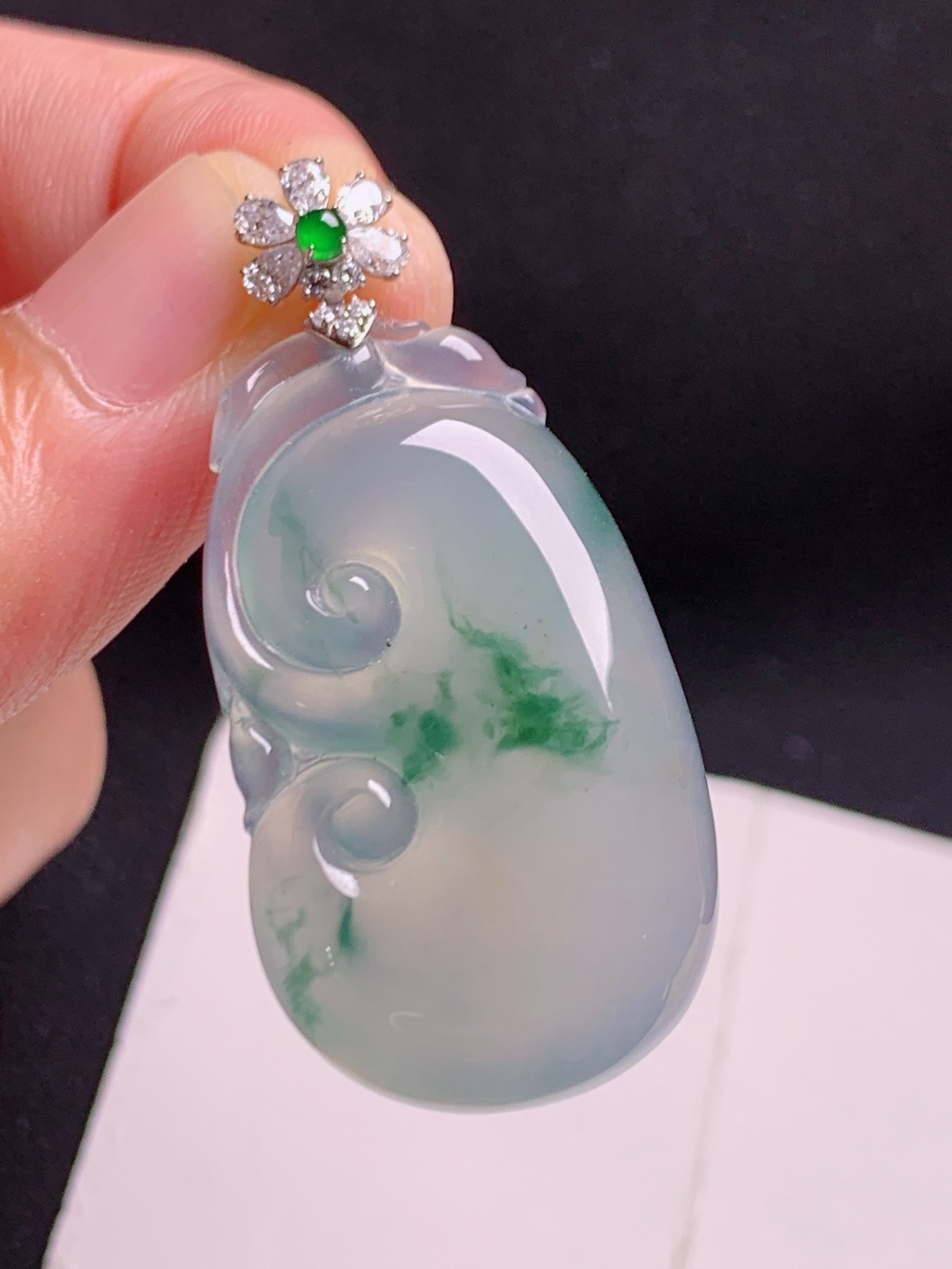 ️ 冰种飘花如意：冰透起光，飘花写意，清雅脱俗