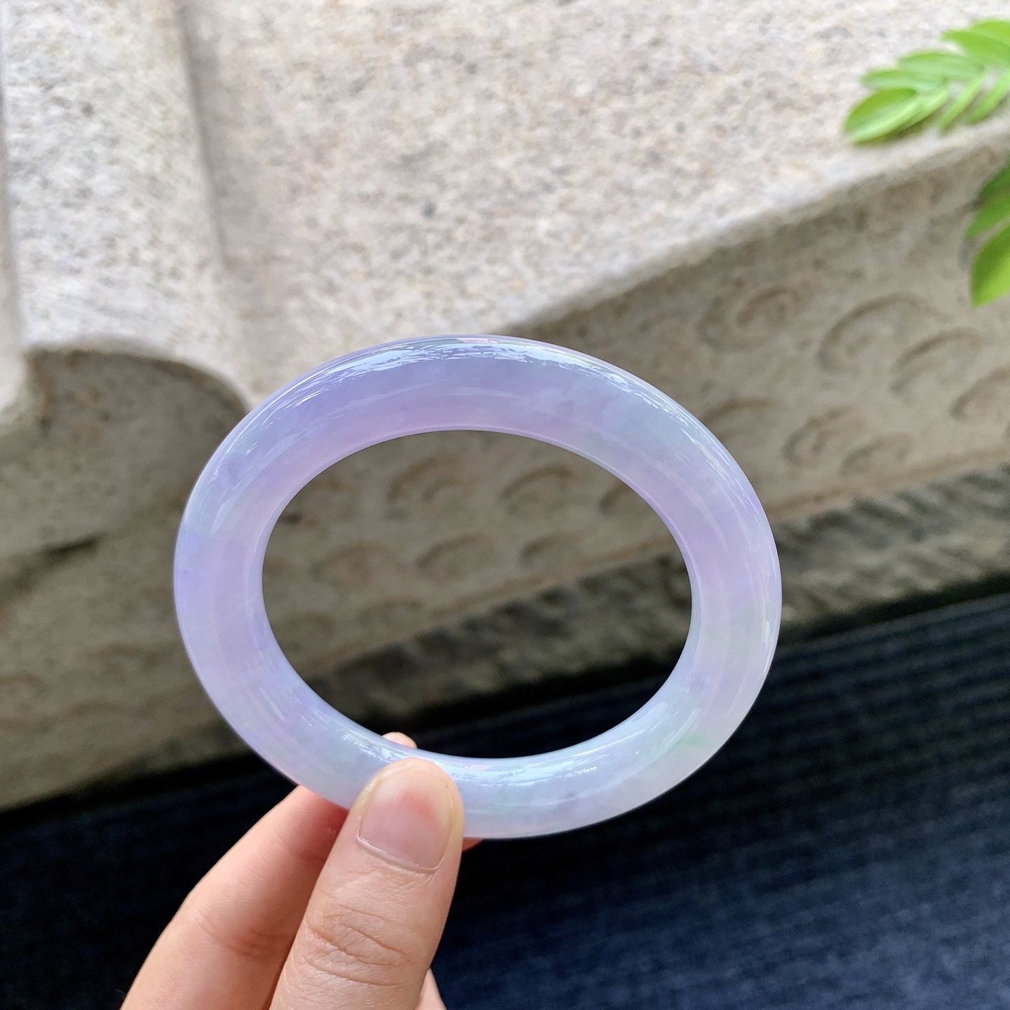 圆条57 58，圈口58.8/11/11，编码A1081374，描述：水润，种老，细腻，打灯有棉絮