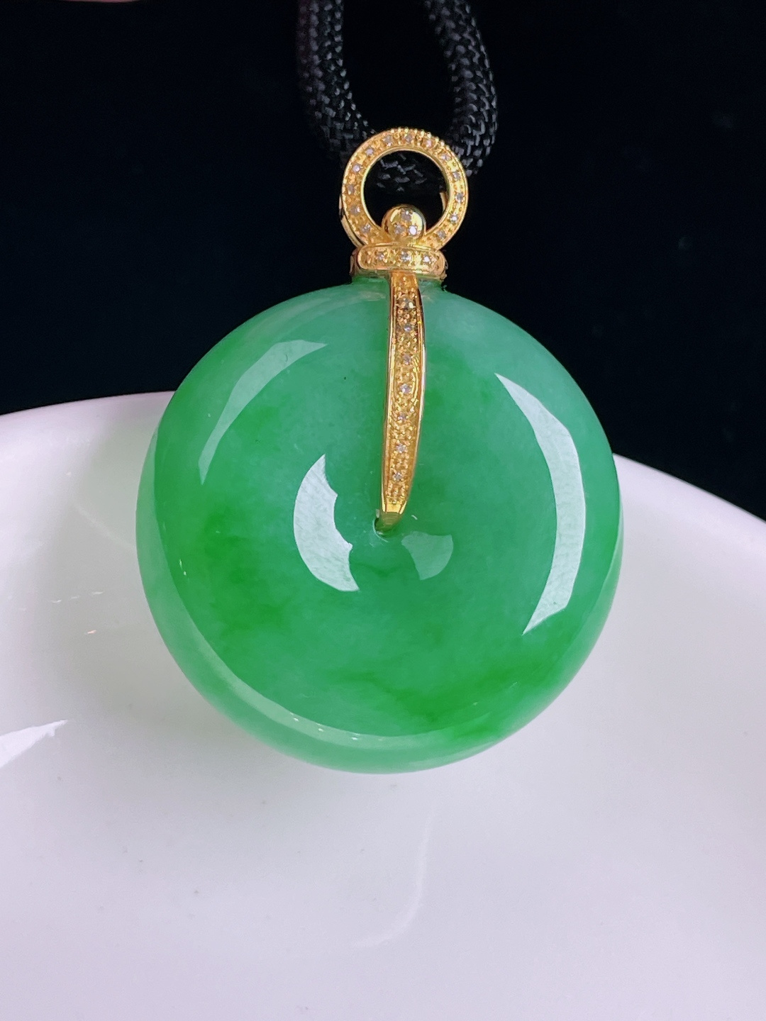️阳绿平安扣，老种起光，细底通透，尺寸：36.5裸石28/9mm0812