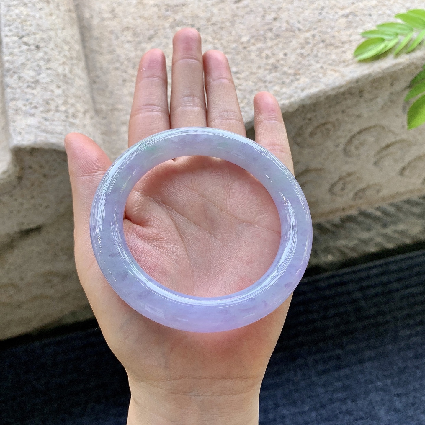 圆条57 58，圈口58.8/11/11，编码A1081374，描述：水润，种老，细腻，打灯有棉絮