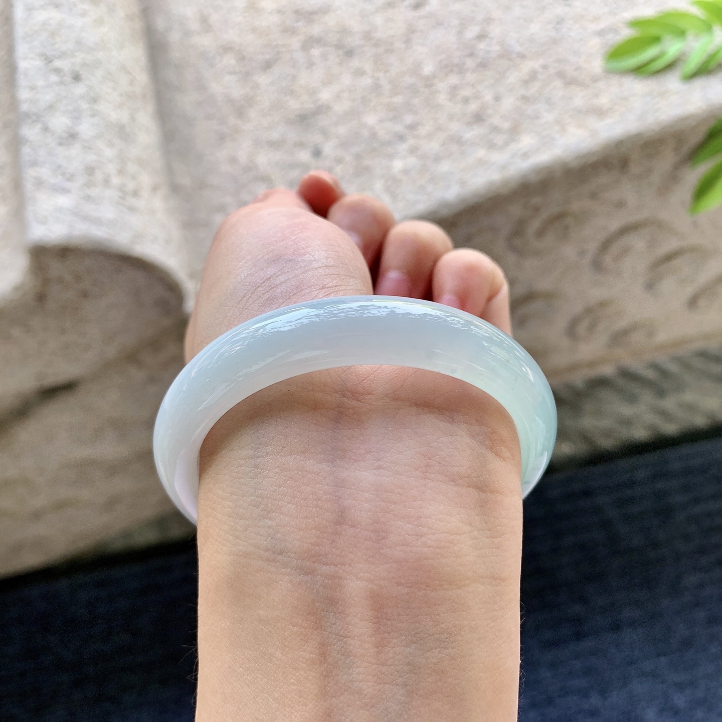 糯冰晴蓝，水润，种老，细腻，有棉纹