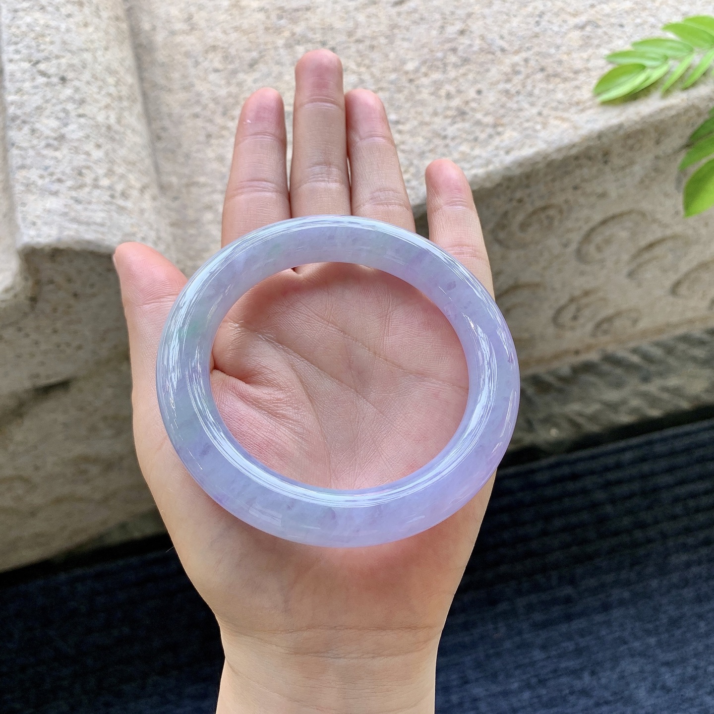 圆条57 58，圈口58.8/11/11，编码A1081374，描述：水润，种老，细腻，打灯有棉絮