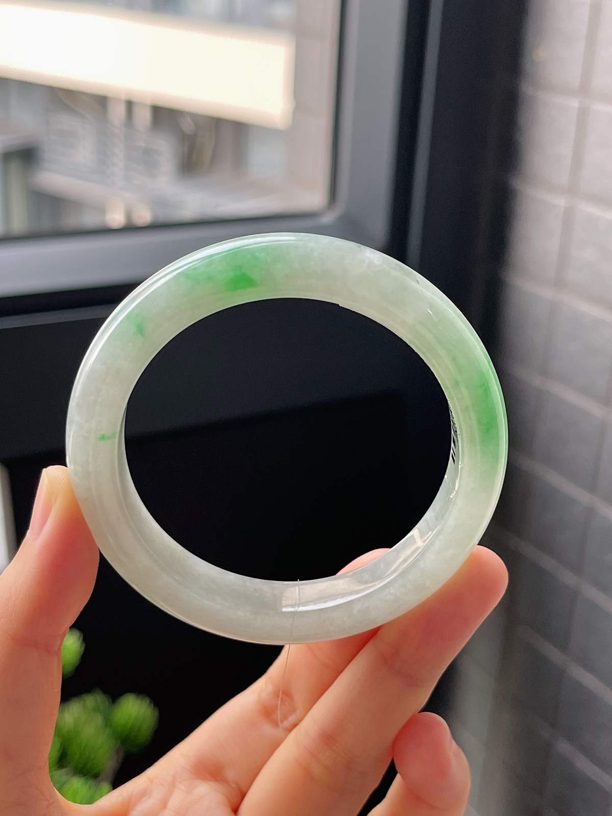 正圈53.2圈口，翡翠糯化种飘绿手镯