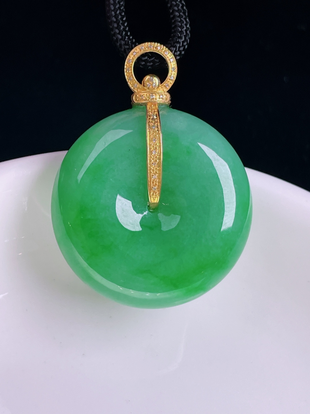 ️阳绿平安扣，老种起光，细底通透，尺寸：36.5裸石28/9mm0812
