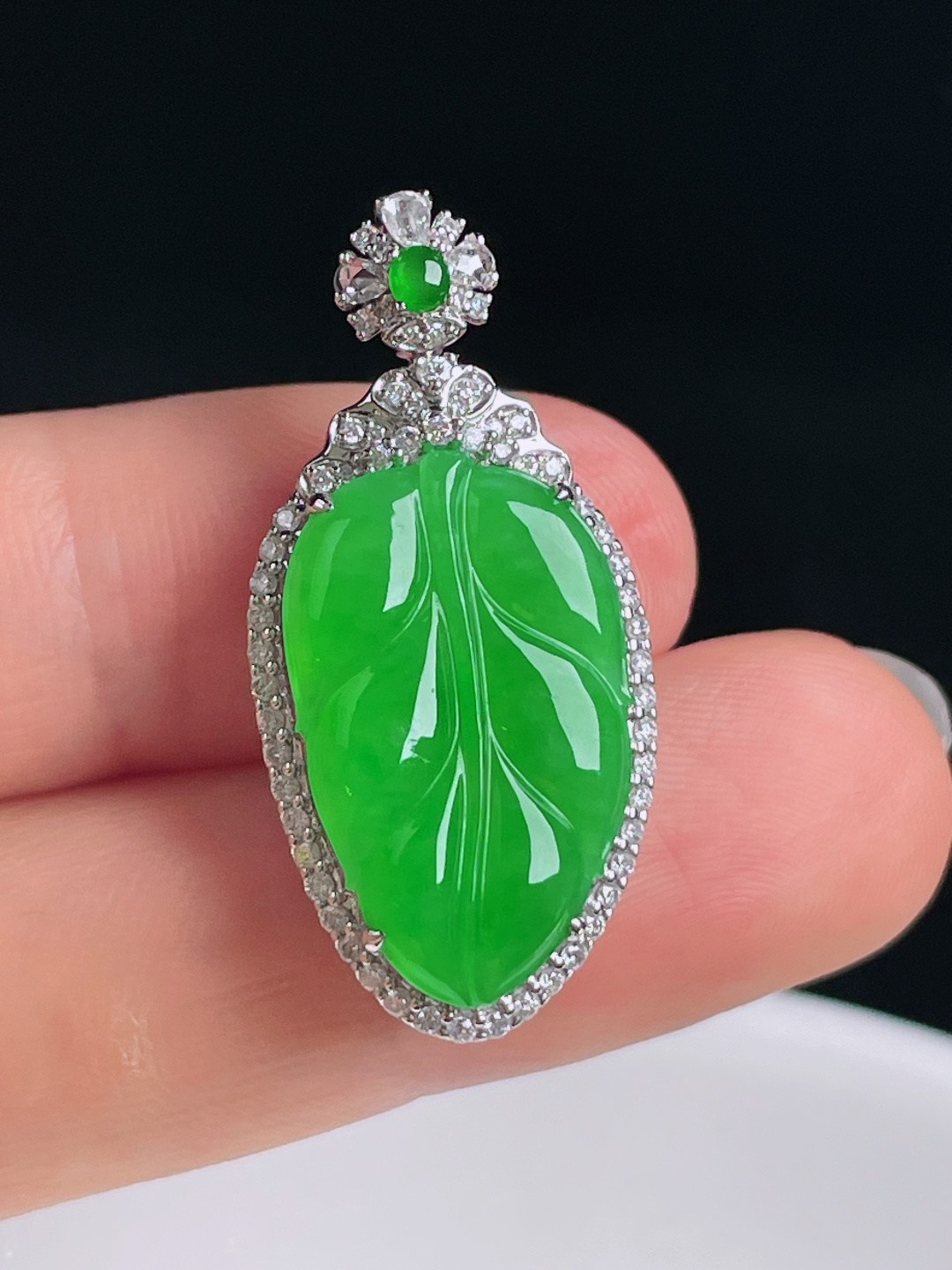 ️冰绿树叶/叶子，老种起光，细底通透，尺寸：33.2/16/8.6裸石22/13.4/3mm081