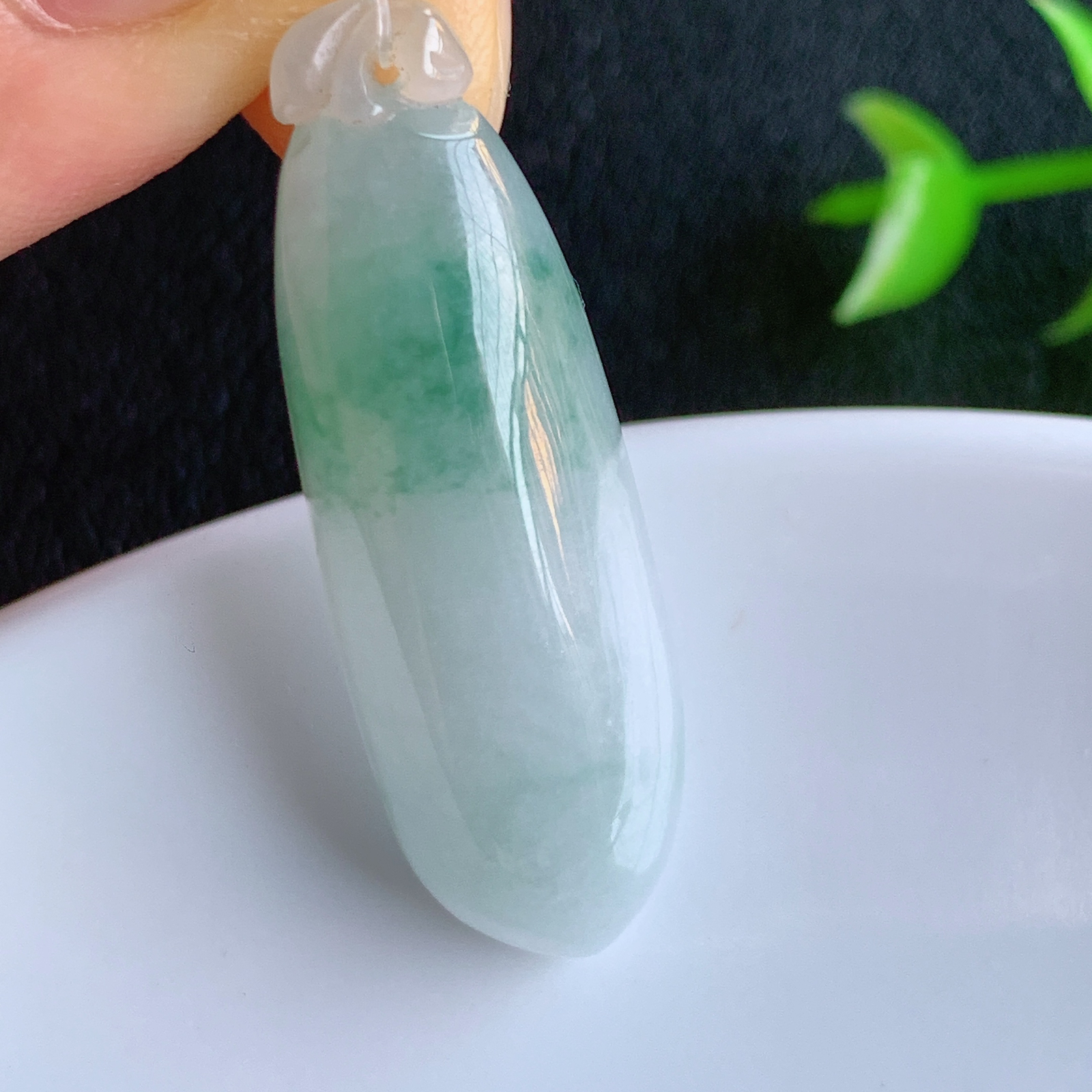 冰润飘花福瓜翡翠吊坠，呱呱来财，福气满满的美好寓意，清新自然  沁人心脾，造型独特，清秀高雅  W4